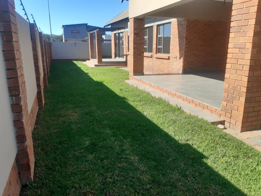 To Let 3 Bedroom Property for Rent in Somerton Estate Free State